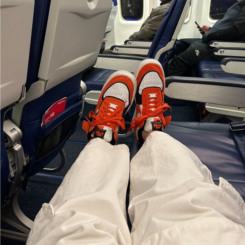 👻Air Force 1’s orange and black suede👻